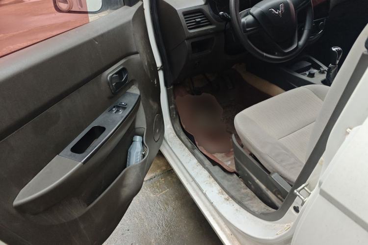 Used Wuling Hongguang 2015 1.5L S Basic Version China V Standard Driver Seat