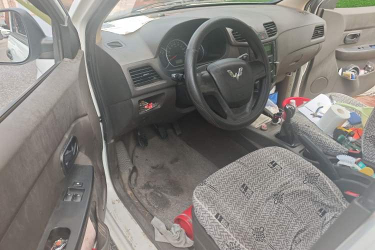 Used Wuling Hongguang 2015 1.2L S Base Model China V Standard Driver Seat