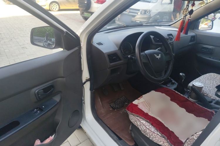 Used Wuling Hongguang 2015 1.2L S Base Model China V Standard Driver Seat