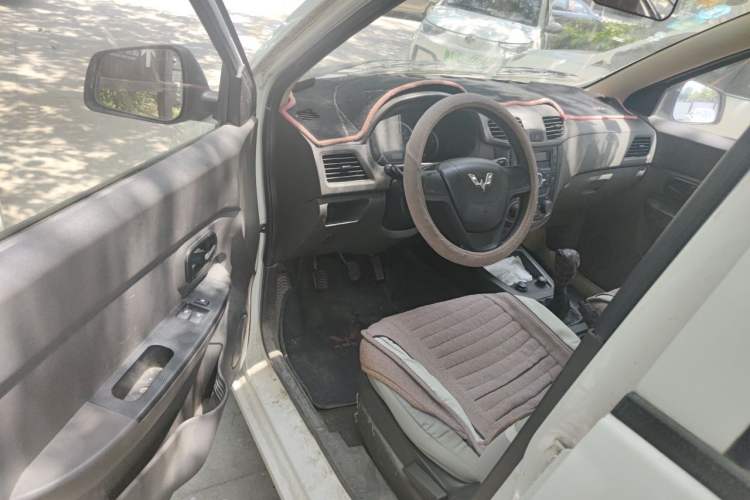 Used Wuling Hongguang 2015 1.5L S Basic Version China V Standard Driver Seat