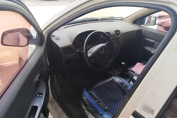 Used Wuling Hongguang 2015 1.5L S Basic Version China V Standard Driver Seat