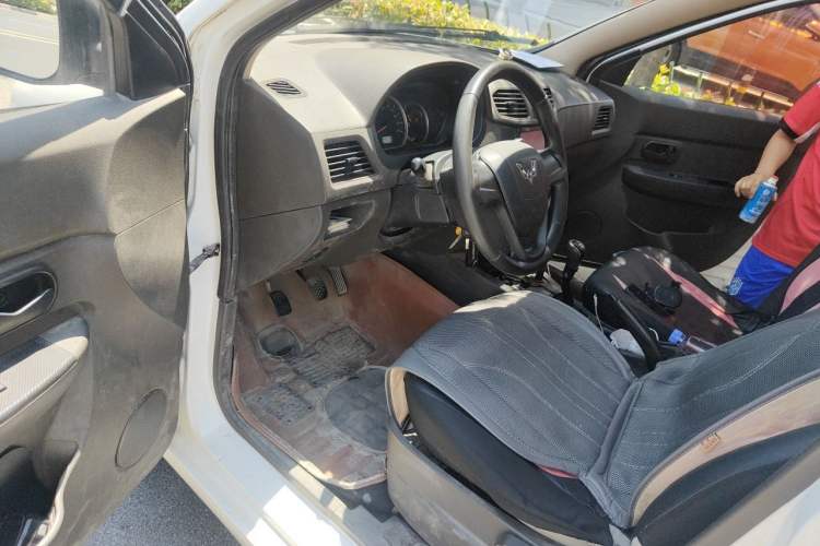 Used Wuling Hongguang 2015 1.5L S Base Model China IV Driver Seat