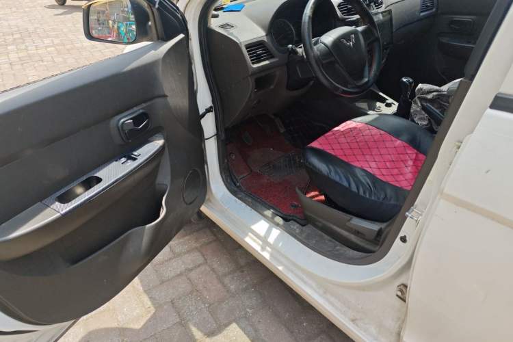 Used Wuling Hongguang 2015 1.5L S Basic Version China V Standard Driver Seat