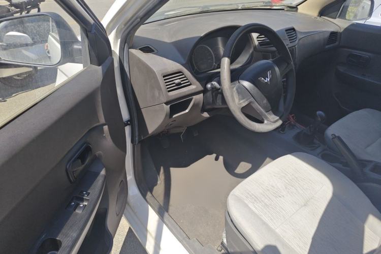 Used Wuling Hongguang 2015 1.5L S Basic Version China V Standard Driver Seat