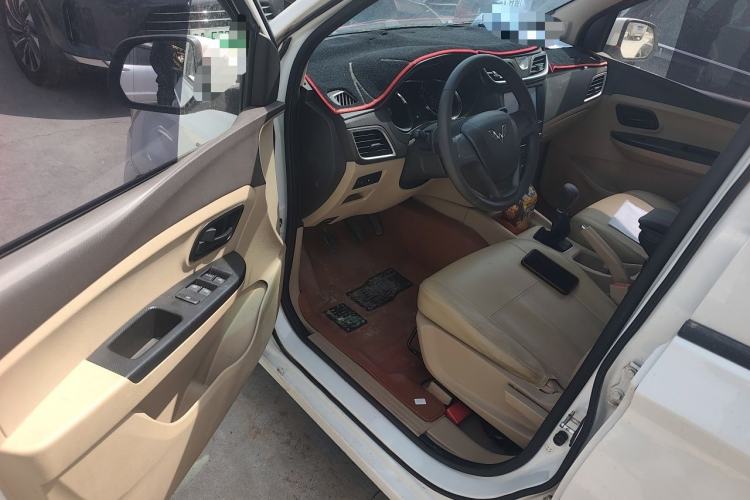 Used Wuling Hongguang 2015 1.5L S1 Standard China V-Emission Standards Driver Seat