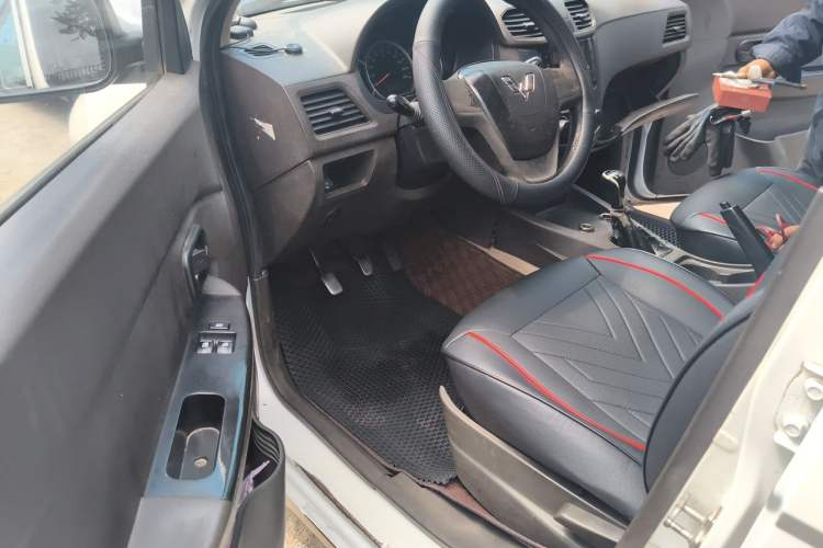 Used Wuling Hongguang 2015 1.2L S Base Model China V Standard Driver Seat