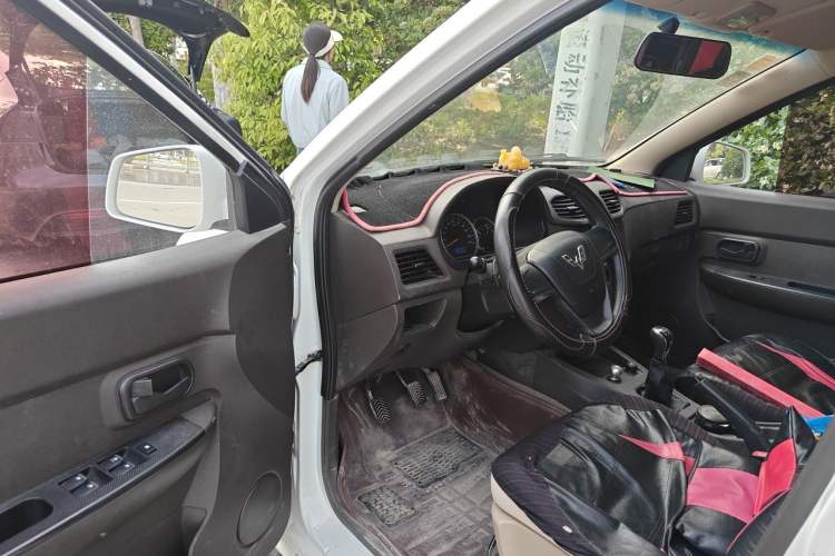 Used Wuling Hongguang 2015 1.5L S Basic Version China V Standard Driver Seat