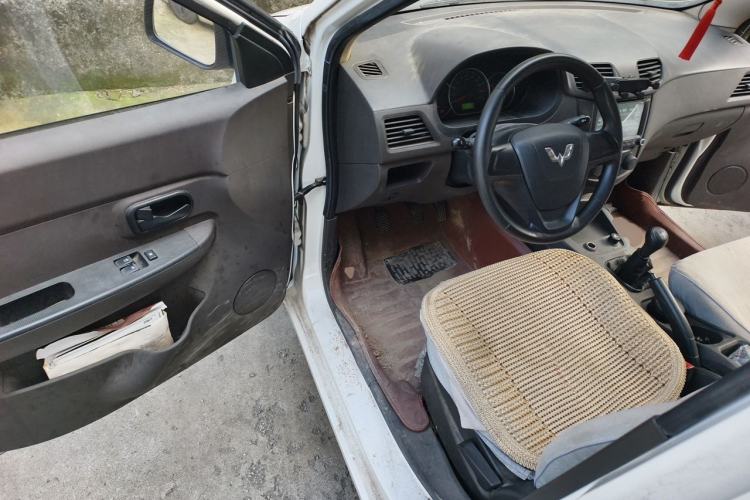 Used Wuling Hongguang 2015 1.5L S Basic Version China V Standard Driver Seat