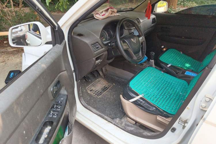 Used Wuling Hongguang 2015 1.5L S Basic Version China V Standard Driver Seat
