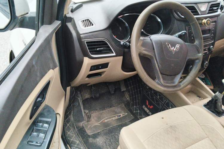Used Wuling Hongguang 2015 1.5L S1 Standard China V-Emission Standards Driver Seat