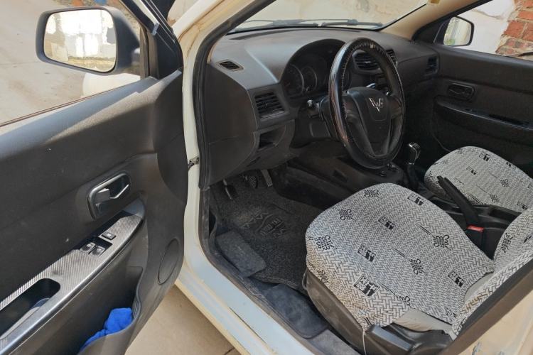 Used Wuling Hongguang 2015 1.5L S Basic Version China V Standard Driver Seat