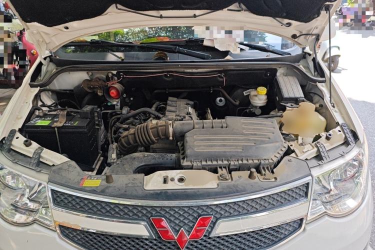 Used Wuling Hongguang 2015 1.5L S Basic Version China V Standard Engine Bay