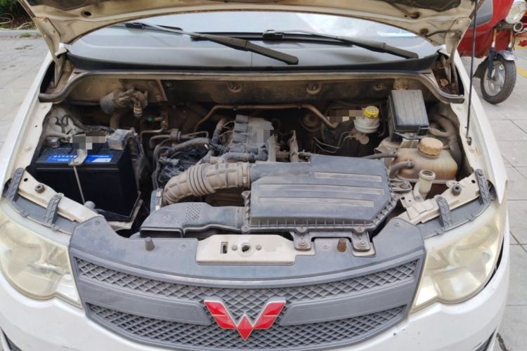 Used Wuling Hongguang 2015 1.5L S Basic Version China V Standard Engine Bay