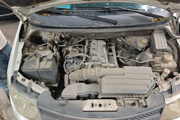 Used Wuling Hongguang 2015 1.5L S Basic Version China V Standard Engine Bay