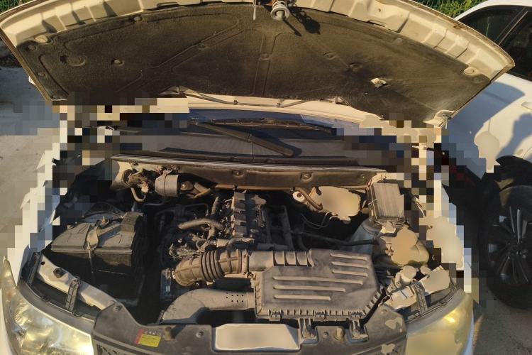 Used Wuling Hongguang 2015 1.5L S Basic Version China V Standard Engine Bay