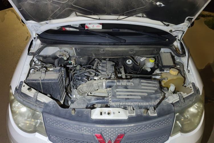 Used Wuling Hongguang 2015 1.5L S Basic Version China V Standard Engine Bay