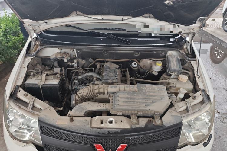 Used Wuling Hongguang 2015 1.5L S Basic Version China V Standard Engine Bay