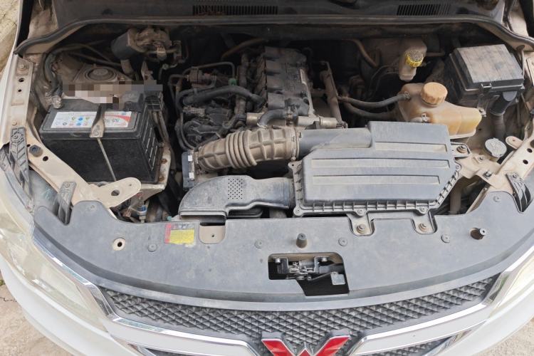 Used Wuling Hongguang 2015 1.5L S1 Comfort China V Standard Engine Bay