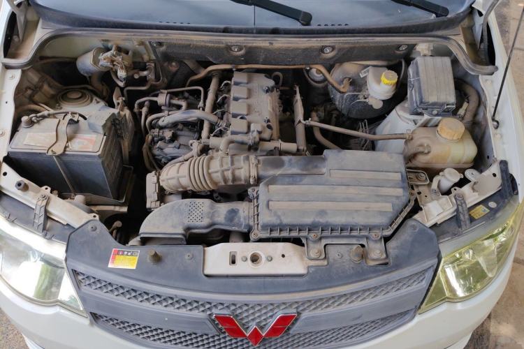 Used Wuling Hongguang 2015 1.5L S Basic Version China V Standard Engine Bay