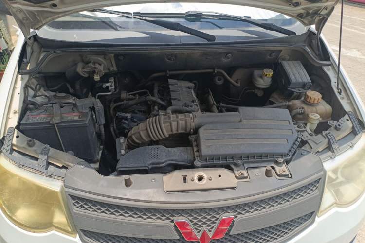 Used Wuling Hongguang 2015 1.5L S Basic Version China V Standard Engine Bay