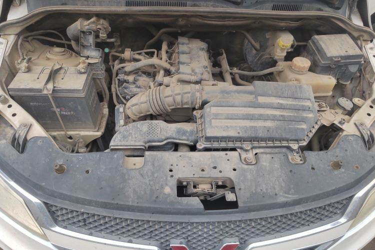 Used Wuling Hongguang 2015 1.5L S1 Comfort China V Standard Engine Bay