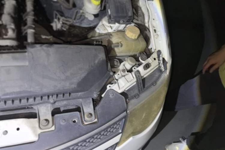 Used Wuling Hongguang 2015 1.2L S Base Model China V Standard Engine Bay Left