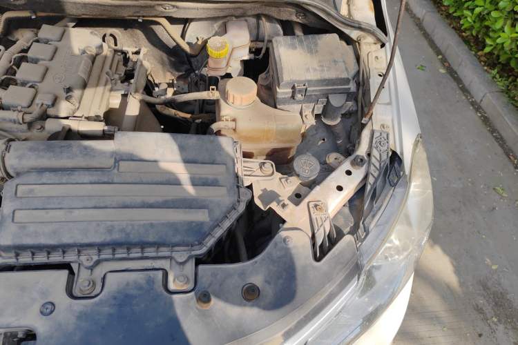 Used Wuling Hongguang 2015 1.5L S1 Standard China V-Emission Standards Engine Bay Left