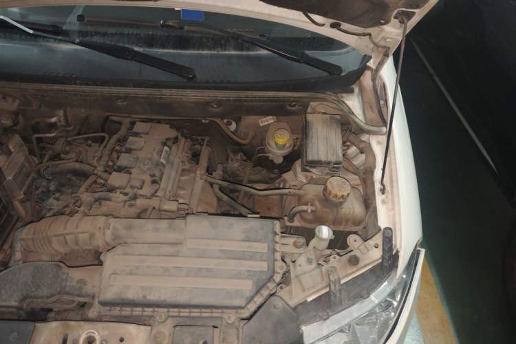 Used Wuling Hongguang 2015 1.5L S Basic Version China V Standard Engine Bay Left