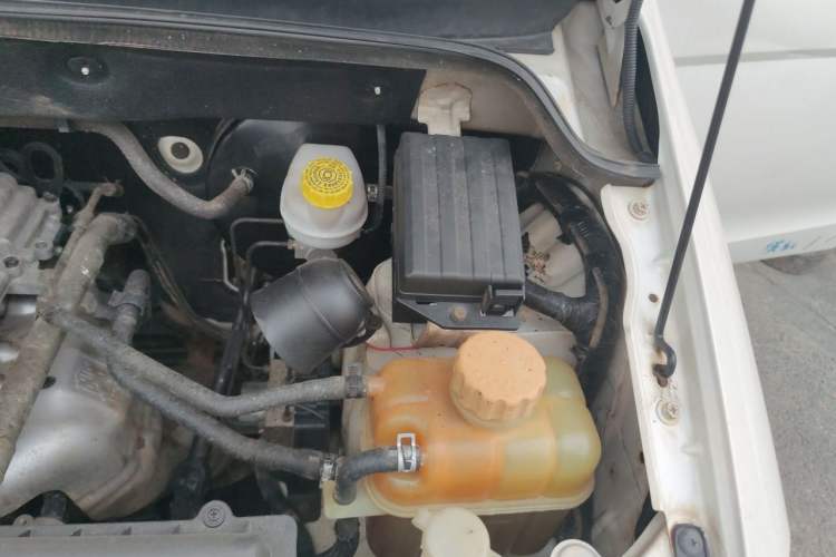 Used Wuling Hongguang 2015 1.5L S Base Model China IV Engine Bay Left