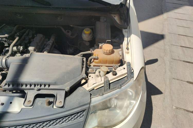 Used Wuling Hongguang 2015 1.2L S Base Model China V Standard Engine Bay Left