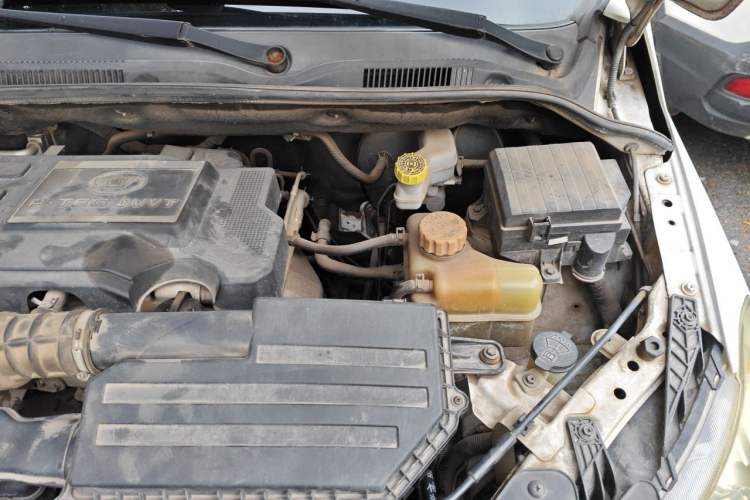 Used Wuling Hongguang 2015 1.5L S1 Luxury National Emission Standard V Engine Bay Left