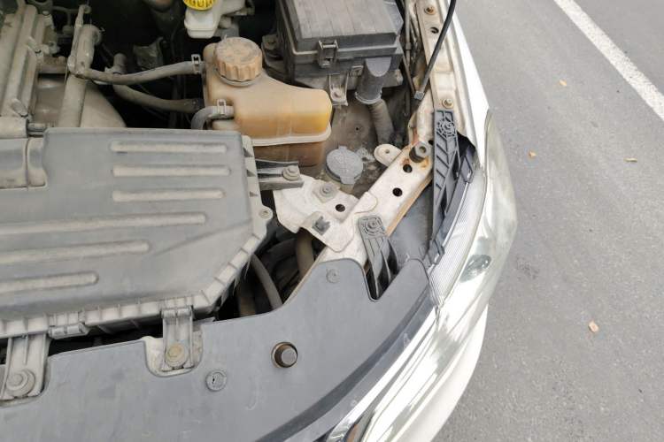 Used Wuling Hongguang 2015 1.5L S1 Comfort China V Standard Engine Bay Left