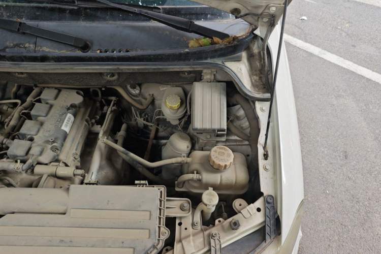 Used Wuling Hongguang 2015 1.5L S Basic Version China V Standard Engine Bay Left