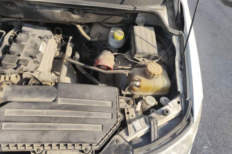 Used Wuling Hongguang 2015 1.5L S Base Model China IV Engine Bay Left