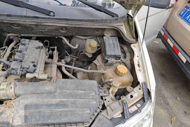 Used Wuling Hongguang 2015 1.5L S Basic Version China V Standard Engine Bay Left