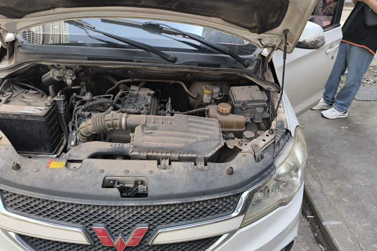 Used Wuling Hongguang 2015 1.5L S1 Comfort China V Standard Engine Bay Left