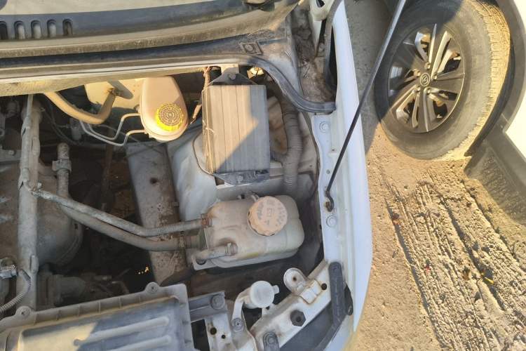 Used Wuling Hongguang 2015 1.5L S Basic Version China V Standard Engine Bay Left