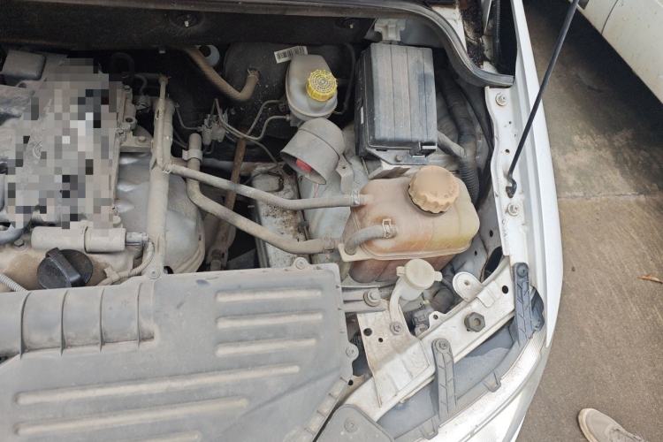 Used Wuling Hongguang 2015 1.5L S Basic Version China V Standard Engine Bay Left