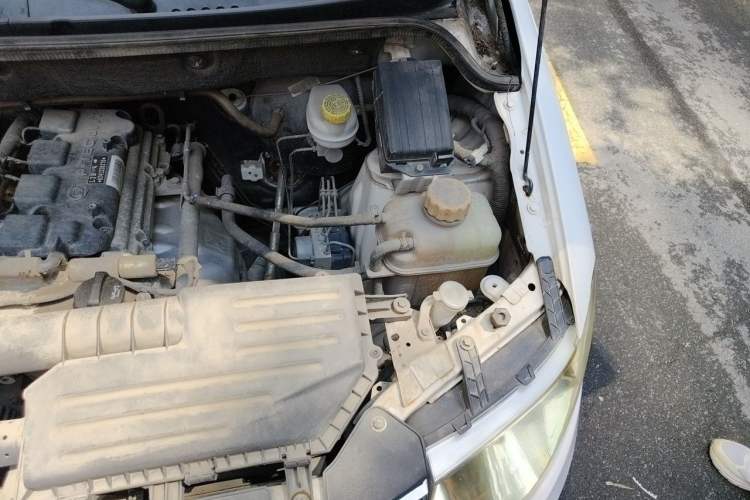 Used Wuling Hongguang 2015 1.5L S Basic Version China V Standard Engine Bay Left