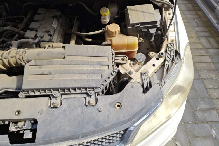 Used Wuling Hongguang 2015 1.5L S1 Comfort China V Standard Engine Bay Left