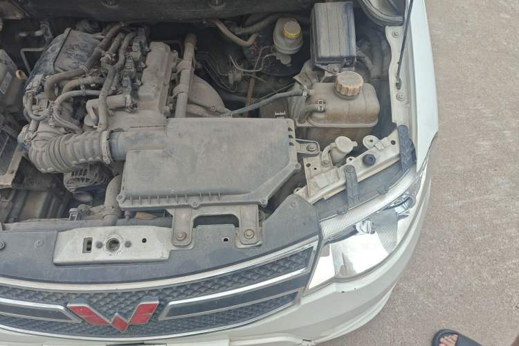 Used Wuling Hongguang 2015 1.2L S Base Model China IV Engine Bay Left