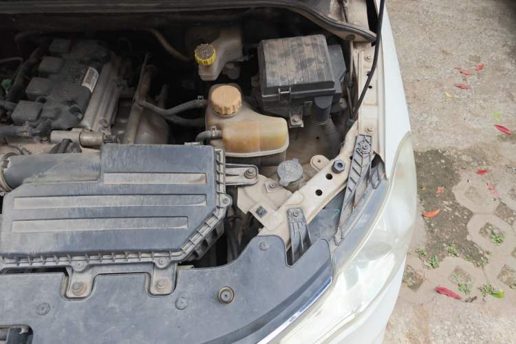 Used Wuling Hongguang 2015 1.5L S1 Comfort China V Standard Engine Bay Left