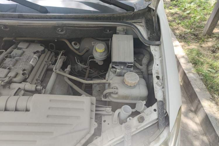 Used Wuling Hongguang 2015 1.5L S Basic Version China V Standard Engine Bay Left