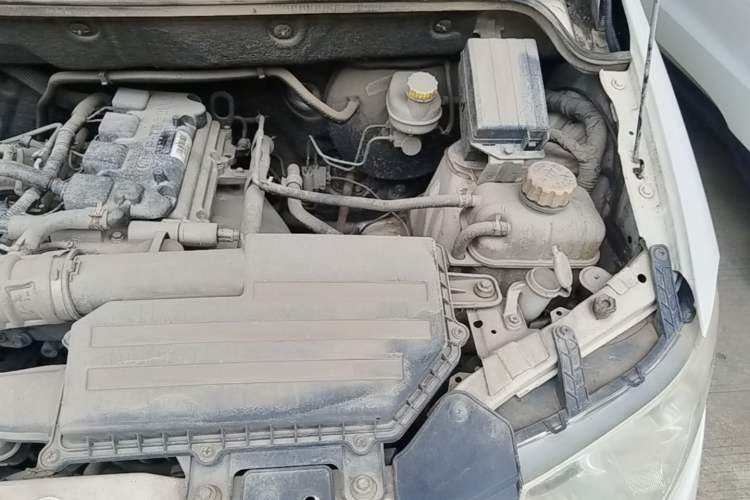 Used Wuling Hongguang 2015 1.5L S Basic Version China V Standard Engine Bay Left