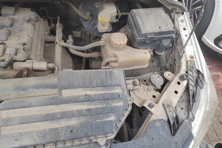 Used Wuling Hongguang 2015 1.5L S1 Comfort China V Standard Engine Bay Left