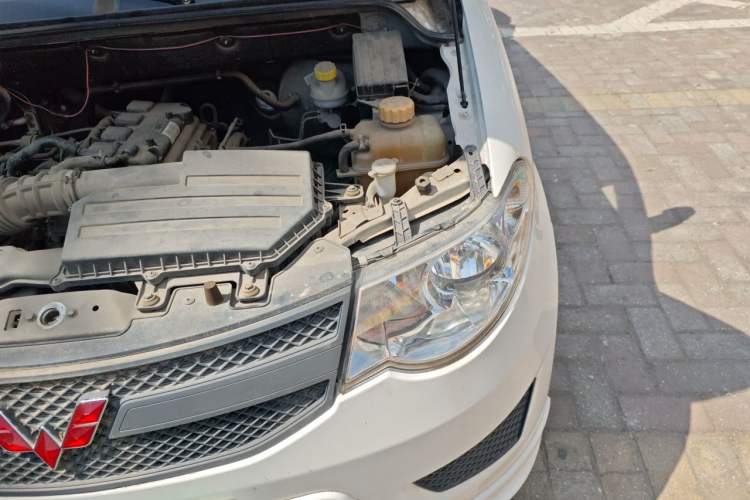 Used Wuling Hongguang 2015 1.5L S Basic Version China V Standard Engine Bay Left