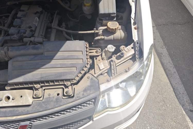 Used Wuling Hongguang 2015 1.5L S Basic Version China V Standard Engine Bay Left
