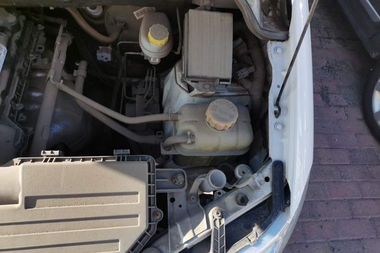 Used Wuling Hongguang 2015 1.5L S Basic Version China V Standard Engine Bay Left