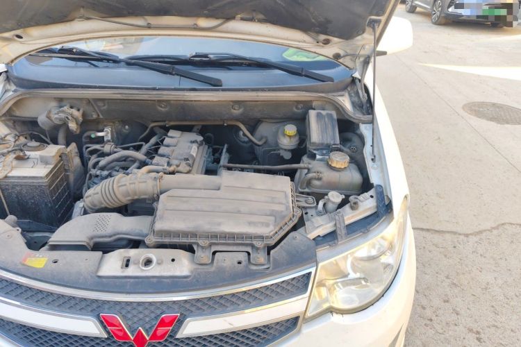 Used Wuling Hongguang 2015 1.5L S Basic Version China V Standard Engine Bay Left