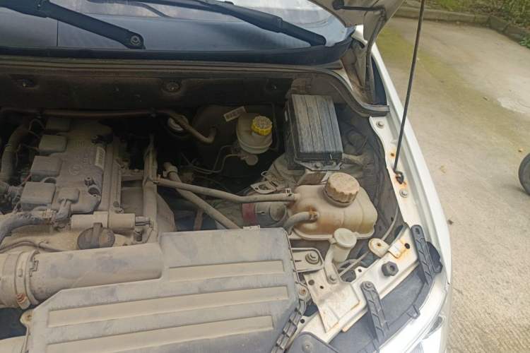 Used Wuling Hongguang 2015 1.5L S Basic Version China V Standard Engine Bay Left